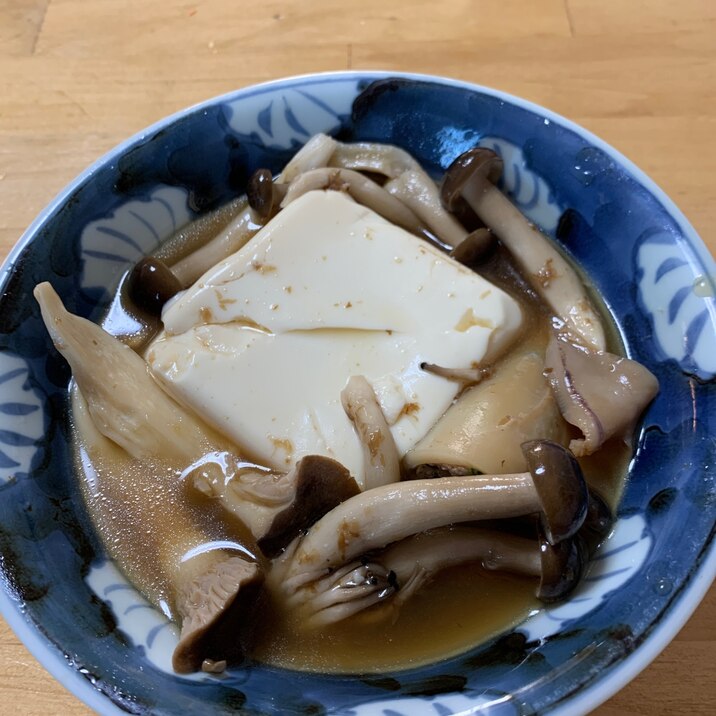 イカ飯と豆腐、キノコの煮物